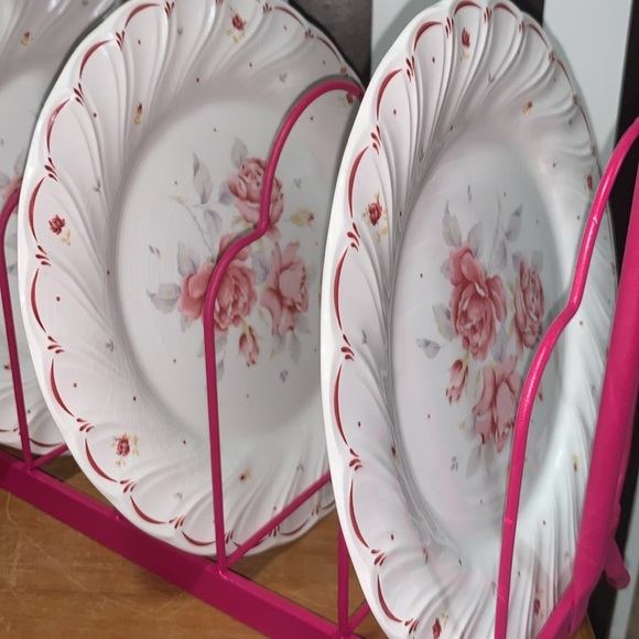 16 PC Vintage Dinner Plate /Mugs/Saucers Roses Floral & a Hot Pink Display Rack - Picture 12 of 17